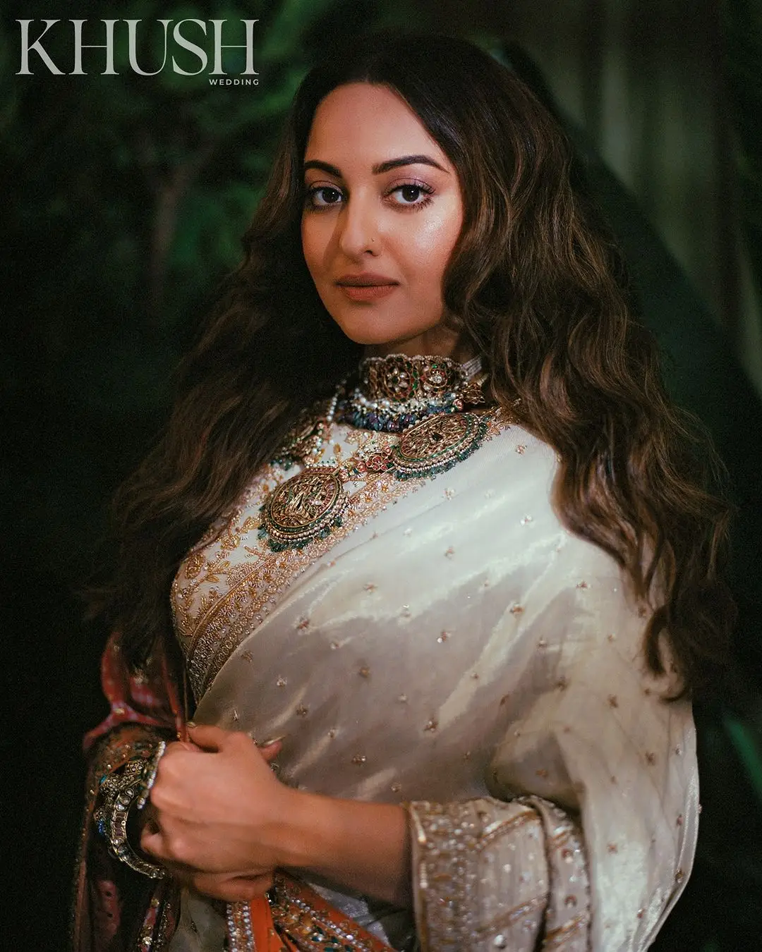 SONAKSHI SINHA WEARING BEAUTIFUL EARRINGS JEWELLERY WHITE SAREE